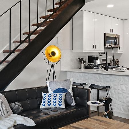 Contemporary Couples Getaway Near Austin Favorites - Loft 21 Apartment Bagian luar foto