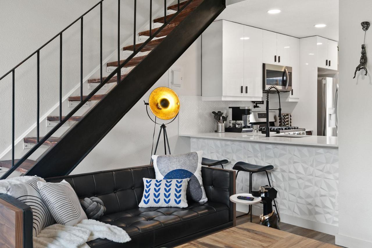 Contemporary Couples Getaway Near Austin Favorites - Loft 21 Apartment Bagian luar foto