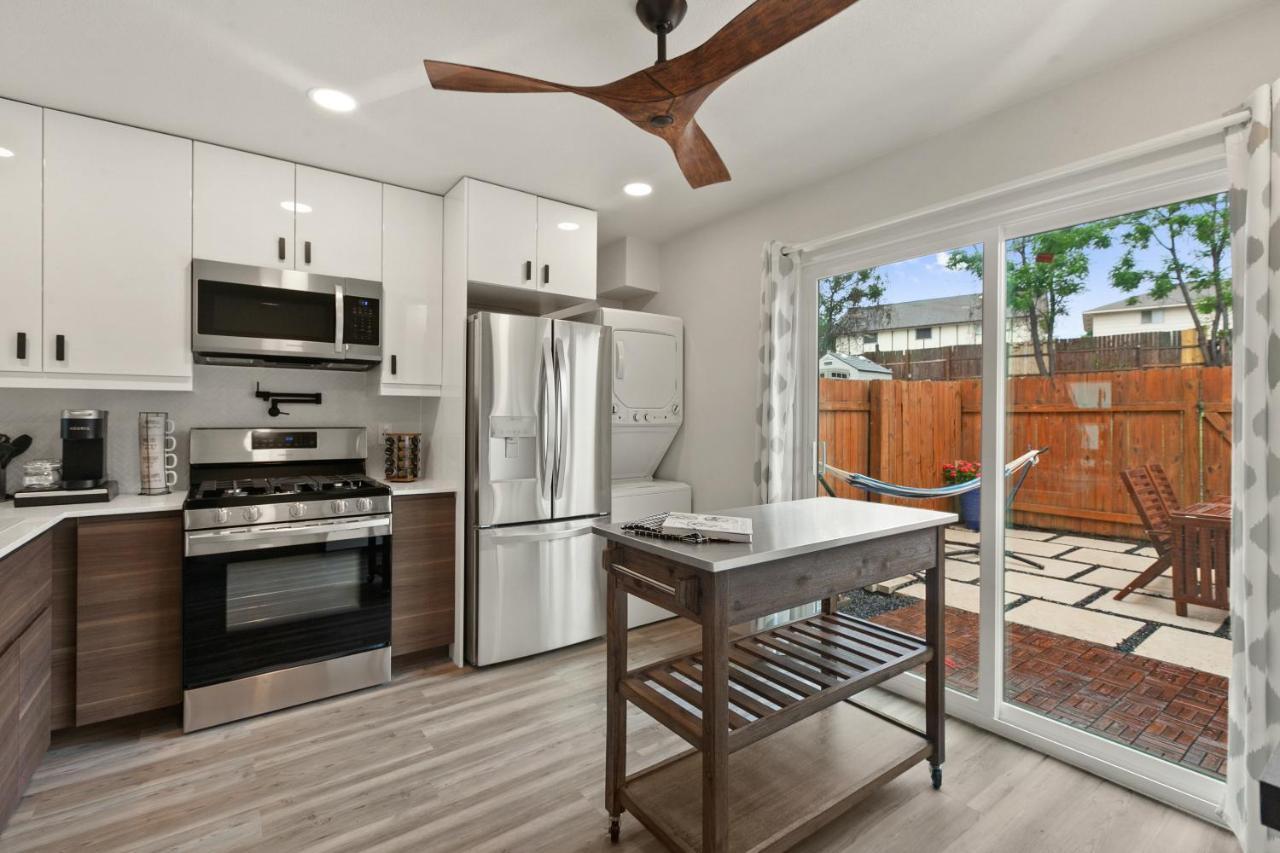 Contemporary Couples Getaway Near Austin Favorites - Loft 21 Apartment Bagian luar foto