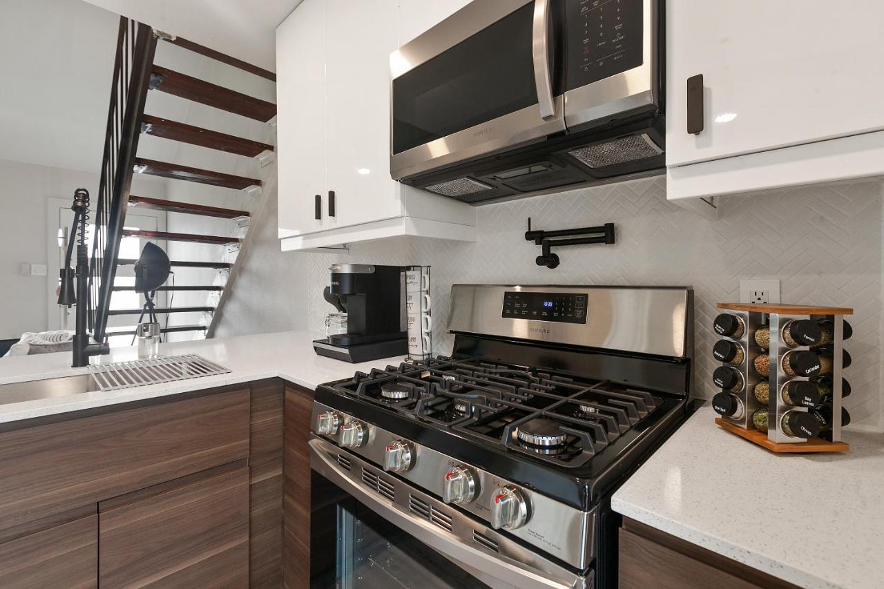 Contemporary Couples Getaway Near Austin Favorites - Loft 21 Apartment Bagian luar foto