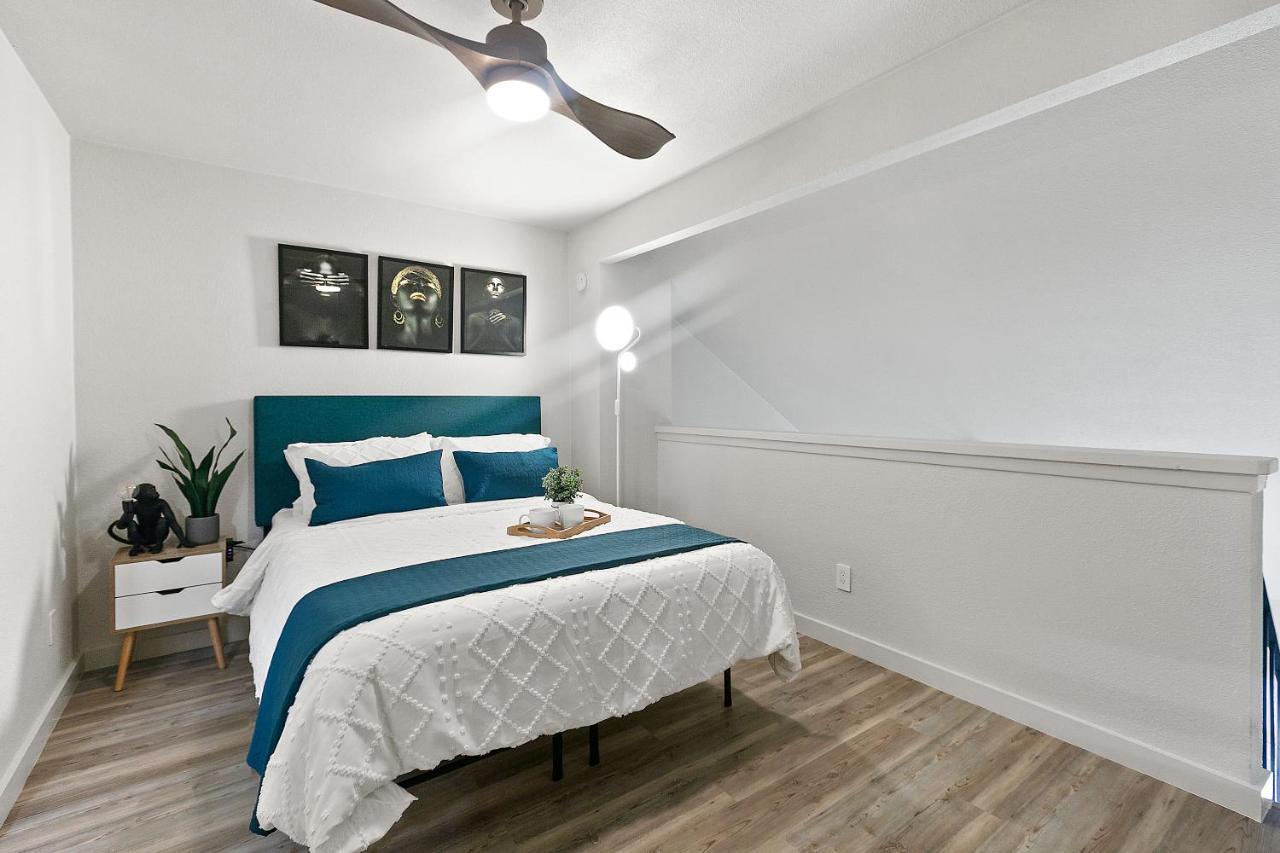 Contemporary Couples Getaway Near Austin Favorites - Loft 21 Apartment Bagian luar foto